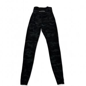 Alphalete Women’s Black Camo Low Rise V Cut Flattering Fitted Leggings Size XXS